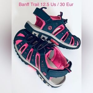 Banff trail sandals 12.5 (30)